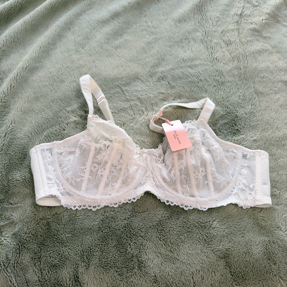 Chic White Lace Underwire Bra (NWT)